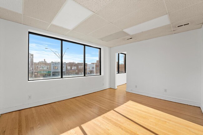 Foto del edificio - 5702 Cermak Rd