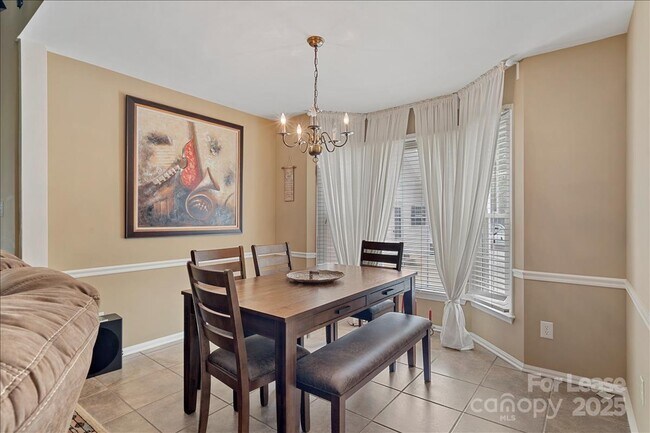 Foto del edificio - 2224 Pinebrook Cir