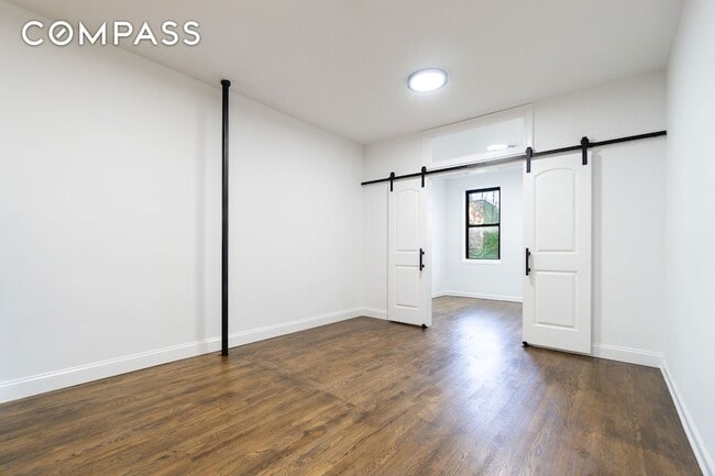 Foto del edificio - 315 E 5th St