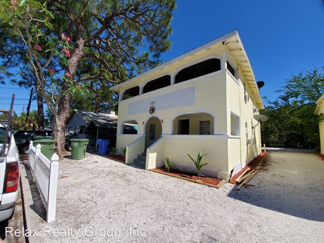 Building Photo - 221 10th Ave W