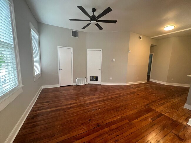 Foto del edificio - 1 Bedroom 1 Bath Apartment in Wraggsboro - Downtown Charleston