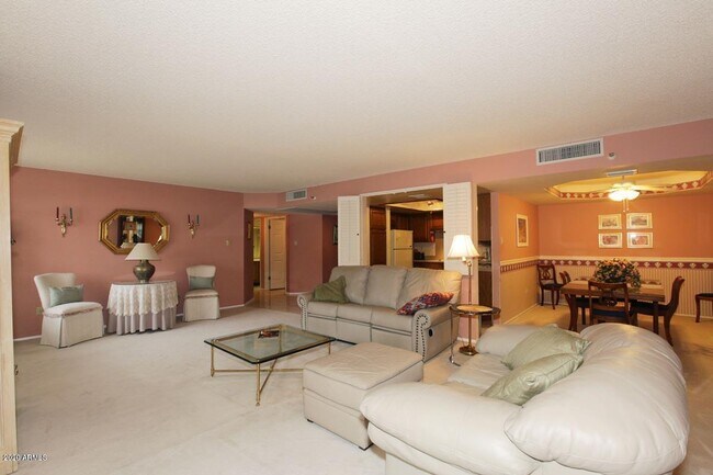 Foto del edificio - 7870 E Camelback Rd