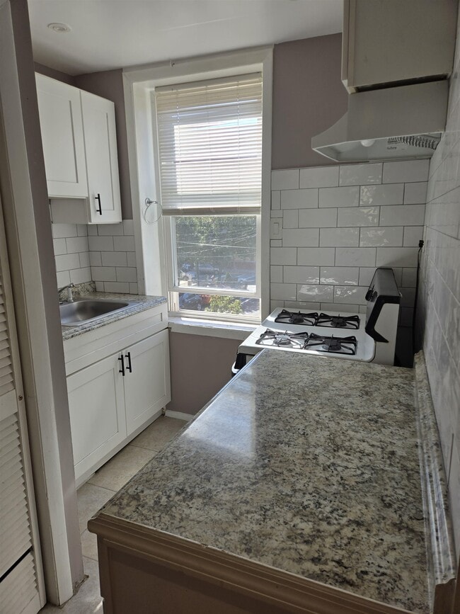 Building Photo - 401 4th St