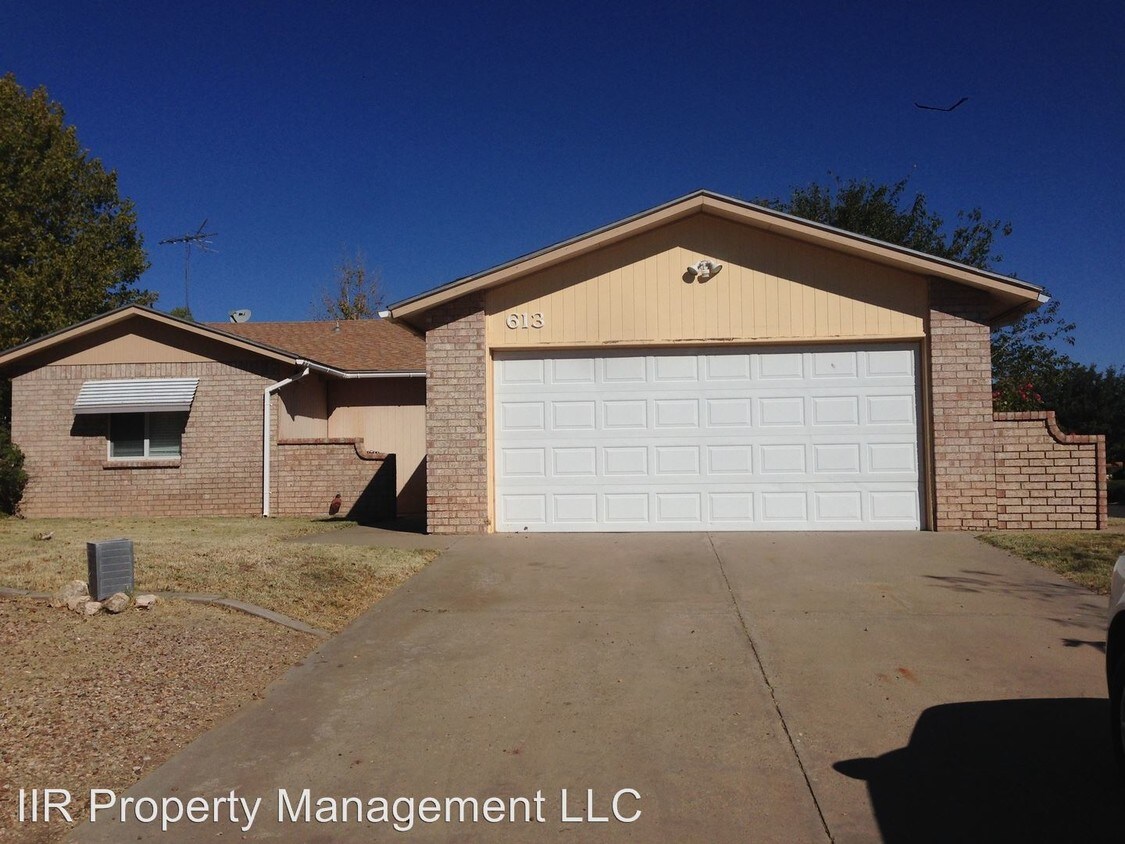 Foto principal - 613 Twin Diamond Rd