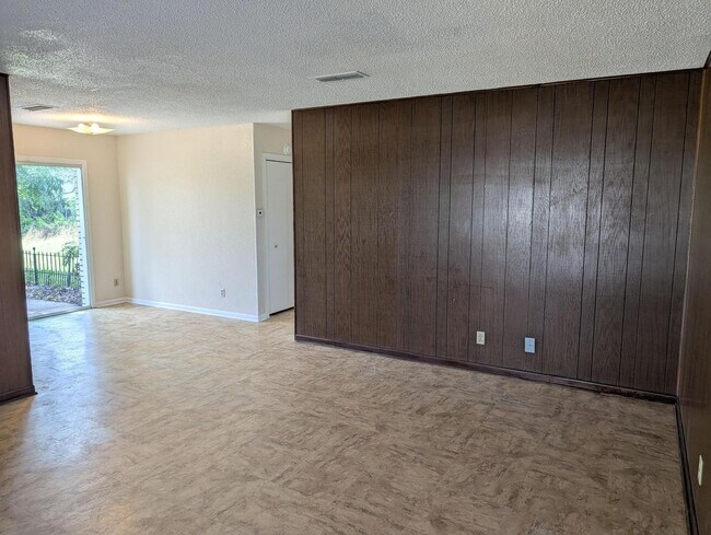 Foto del edificio - 402 Skyline Ave