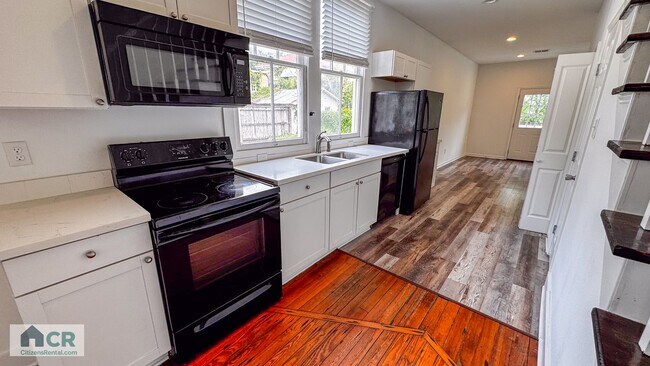 Foto del edificio - Spacious 5bd/2ba Near Camups!
