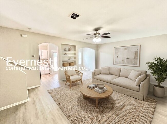 Building Photo - 130 Creek Cove Dr