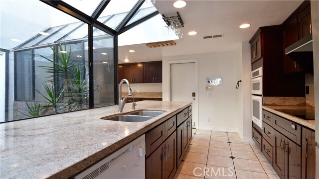 Building Photo - 27 Waterway