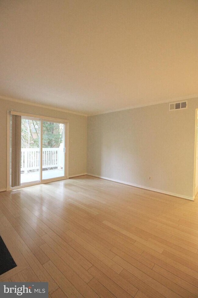 1535 Lincoln Way Unit 203, McLean, VA 22102 Room for Rent in McLean