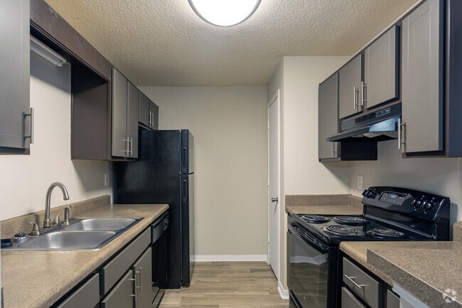 2BR,2BA - Legacy at Festival