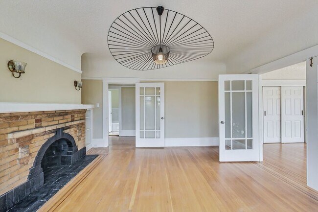 Building Photo - 1 Bed/1 Bath Available