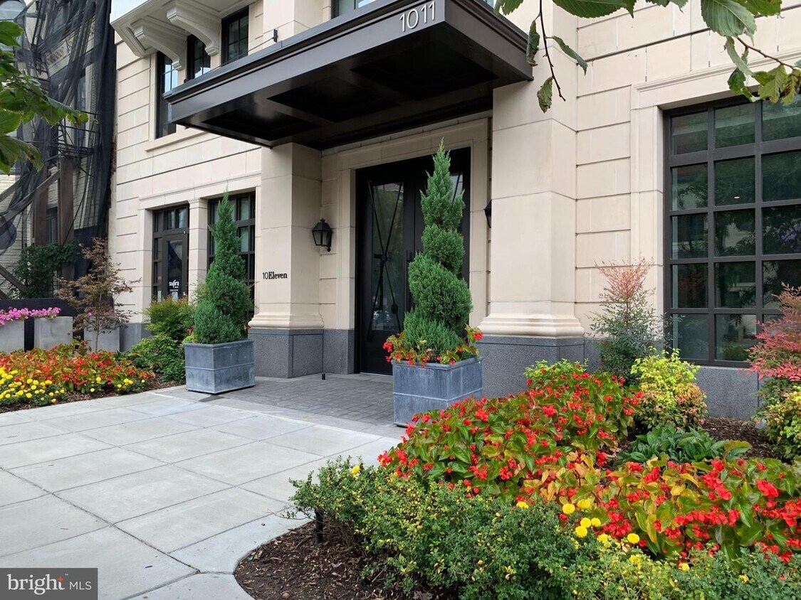 Foto principal - 1011 M St NW