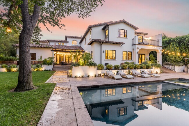 Building Photo - 5356 Encino Ave