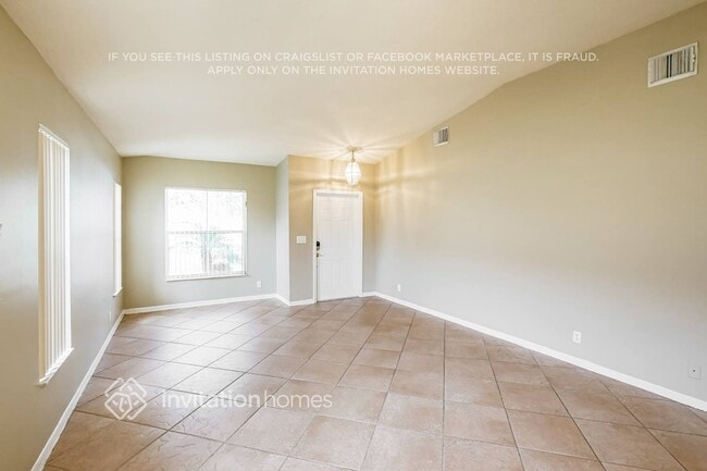 Building Photo - 950 SW 164th Ave