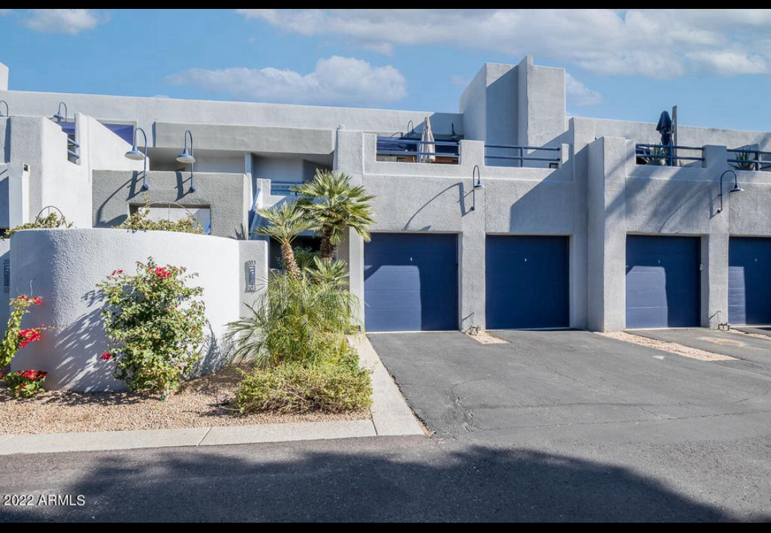 Outside view - single garage - 902 W Glendale Ave