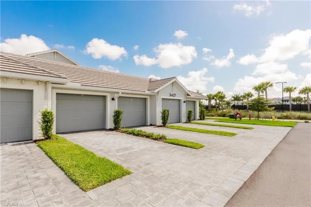 Primary Photo - 5427 Double Eagle Cir