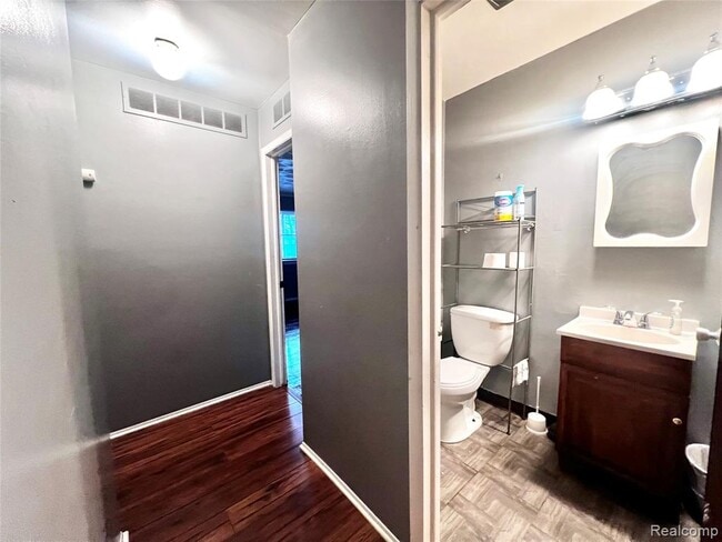 Foto del edificio - 22116 Dante St