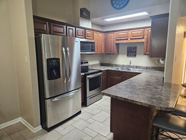 Foto del edificio - 2 or 3 Bed / 2 Bath Condo in Greenbriar Available Soon!