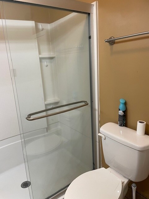 Baño con ducha - 612 S Pine St