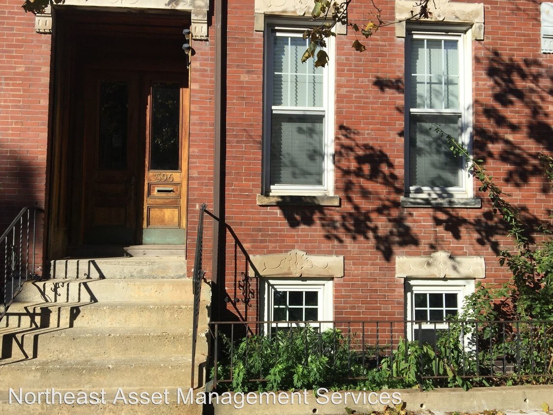 Primary Photo - 596 E 6th St