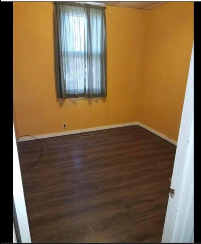 Bed 2 - 610 Nevada St