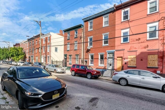 Building Photo - 915 N 6th St