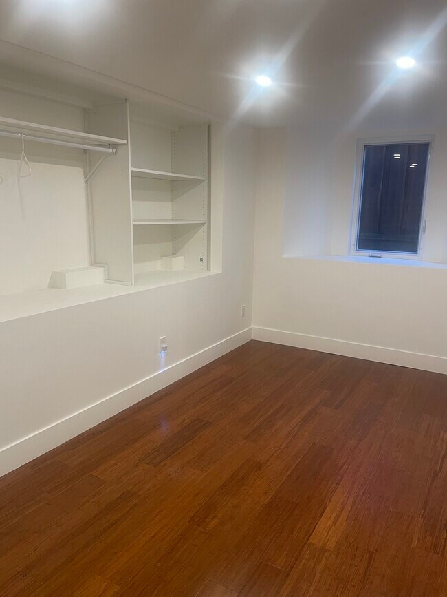 Building Photo - 1453 Hampel St