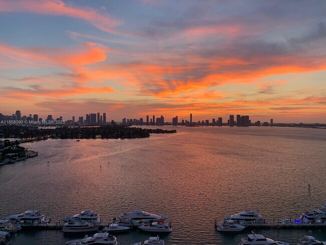 Foto del edificio - 1900 Sunset Harbour Dr