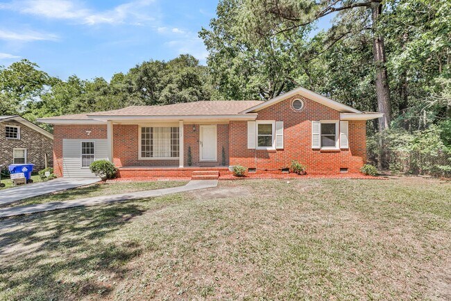 Building Photo - Solid Brick Home on Nearly Half an Acre — Space, Privacy & Charleston Convenience