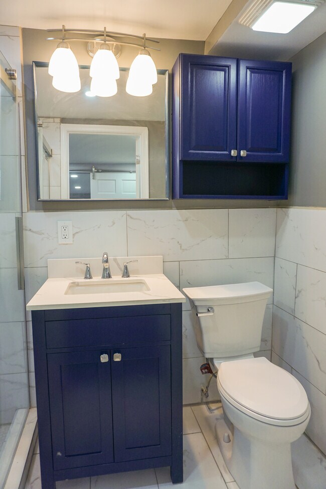 Baño - 1222 Quincy St NW