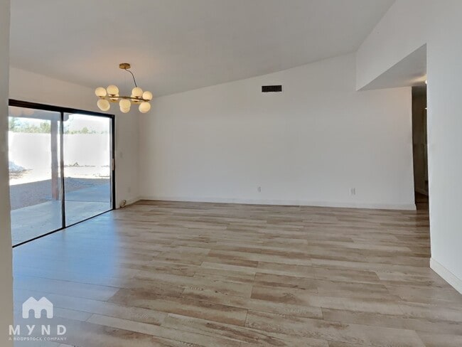 Building Photo - 370 S Pemberton Ave