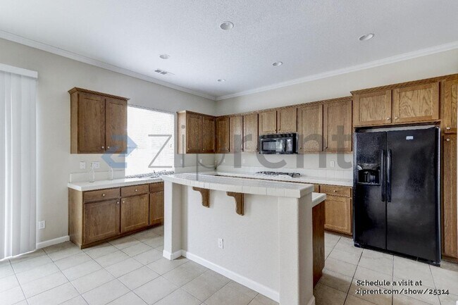 Building Photo - 4632 Hutchinson Ln