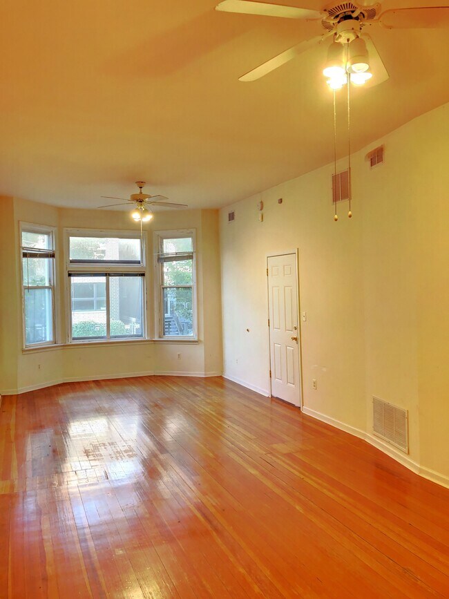 Building Photo - 3027 W Lyndale St