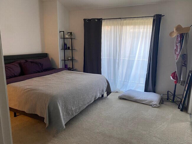 Foto del edificio - 12711 Mitchell Ave