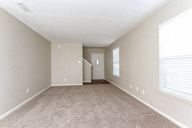 Building Photo - 1170 Freemont Ln