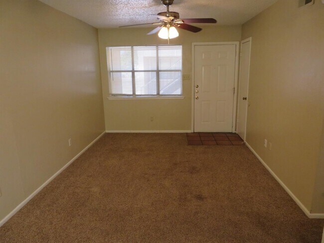 Foto del edificio - 4705 Albany Ave