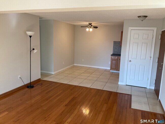 Foto del edificio - 157 Woodland Dr