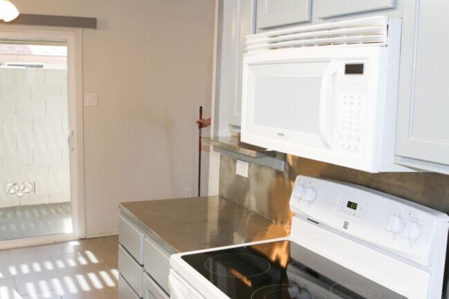 Foto del edificio - 1033 N Granite Reef Rd