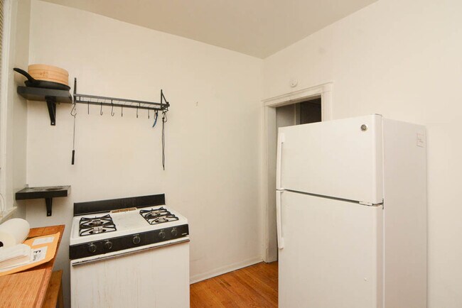 Foto del edificio - 1208 W Montrose Ave