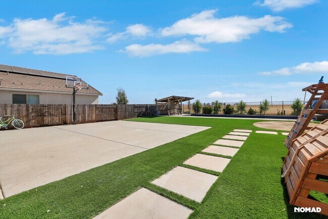 Foto del edificio - Spacious 5BR House in Rancho Cordova with ...