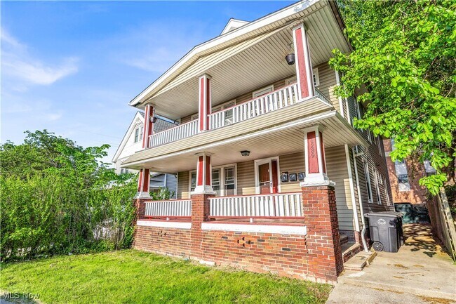 Foto del edificio - 1239 W 115th St