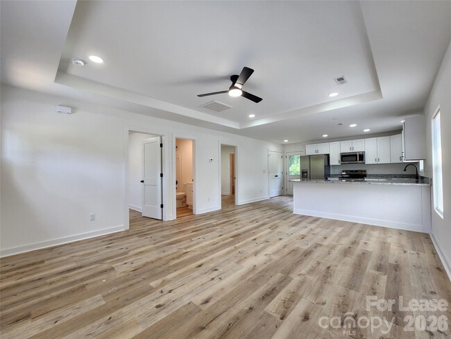 Building Photo - 1302 Rainbow Dr