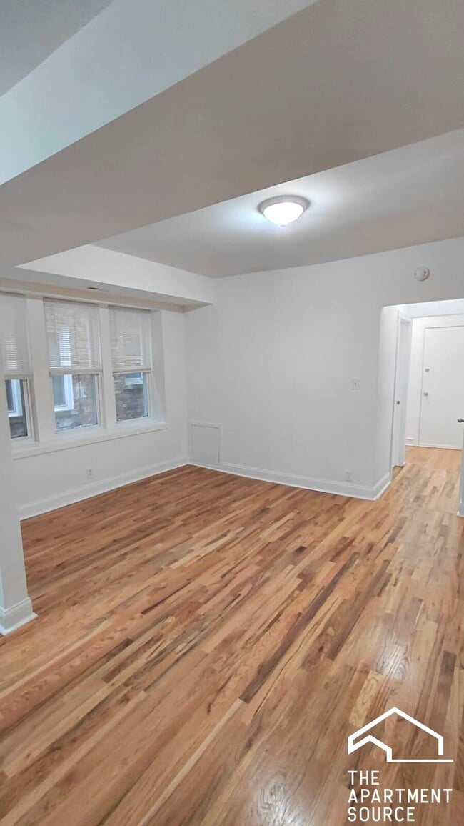 Building Photo - 1101 N Avers Ave