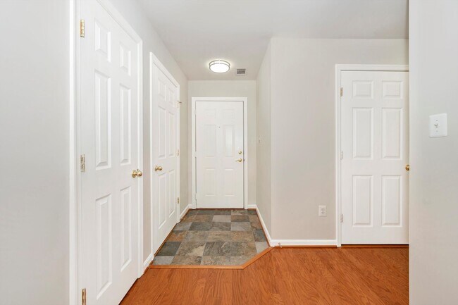 Foto del edificio - Elevator Condo in Frederick Pent House Level