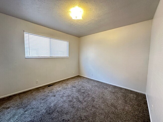 Building Photo - 4 Plex- Foxbridge Dr
