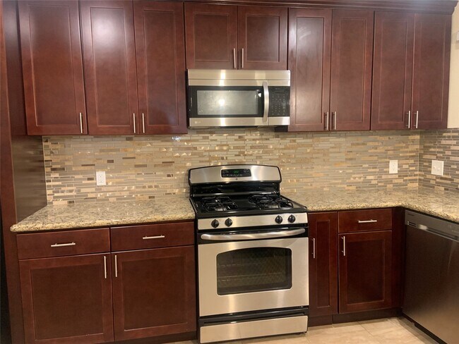 Building Photo - 16618 Oxnard Ln