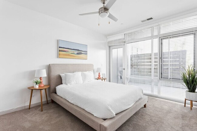 Building Photo - 747 N College Ave