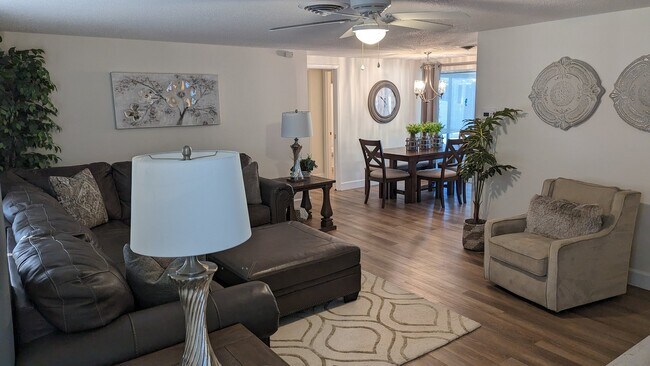 Foto del edificio - 567 Bradenton Rd