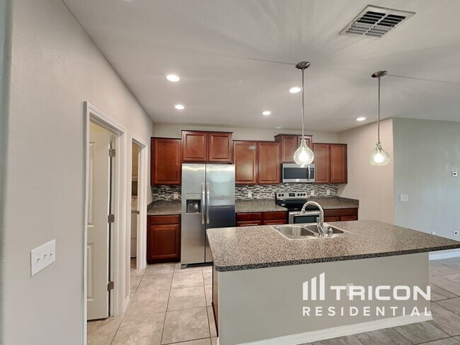 Building Photo - 17007 Peaceful Valley Dr