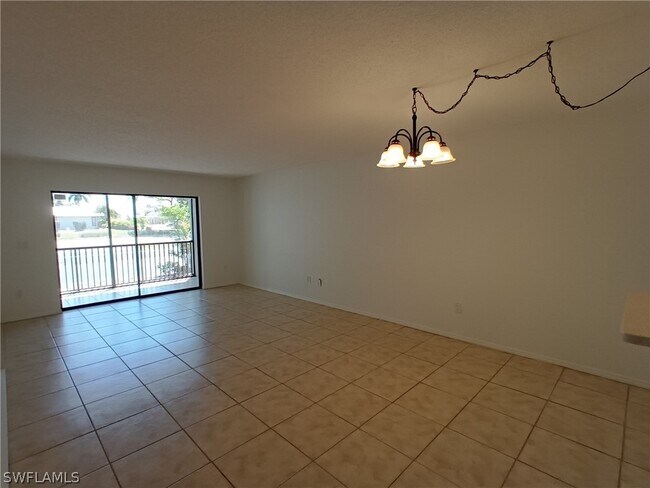 Foto del edificio - 4440 Orchid Blvd